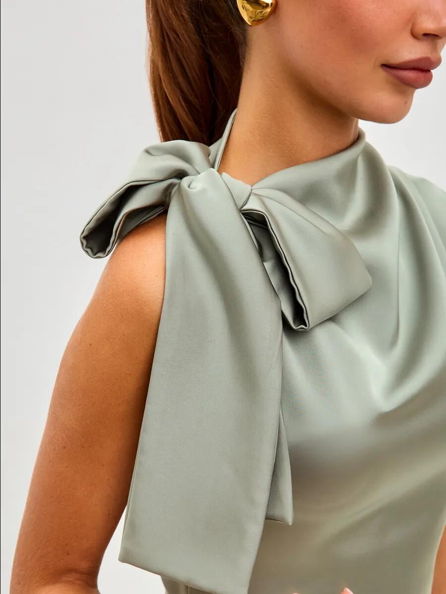 Elegant Green Silk Dress With Bow Detail For Elegant Green Silk Dress With Bow Detail For